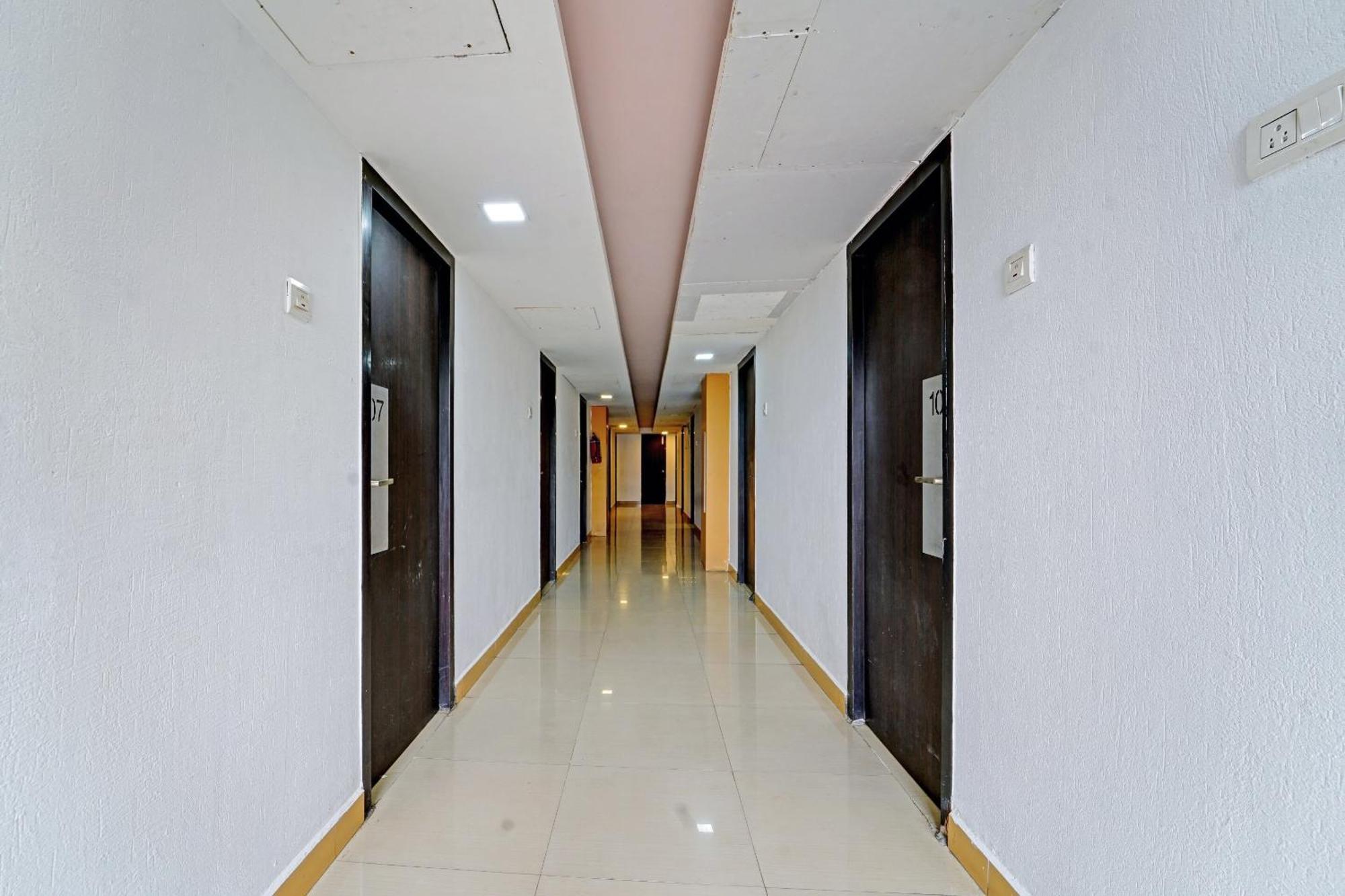 Collection O 81666 Cedar Hotel Chennai